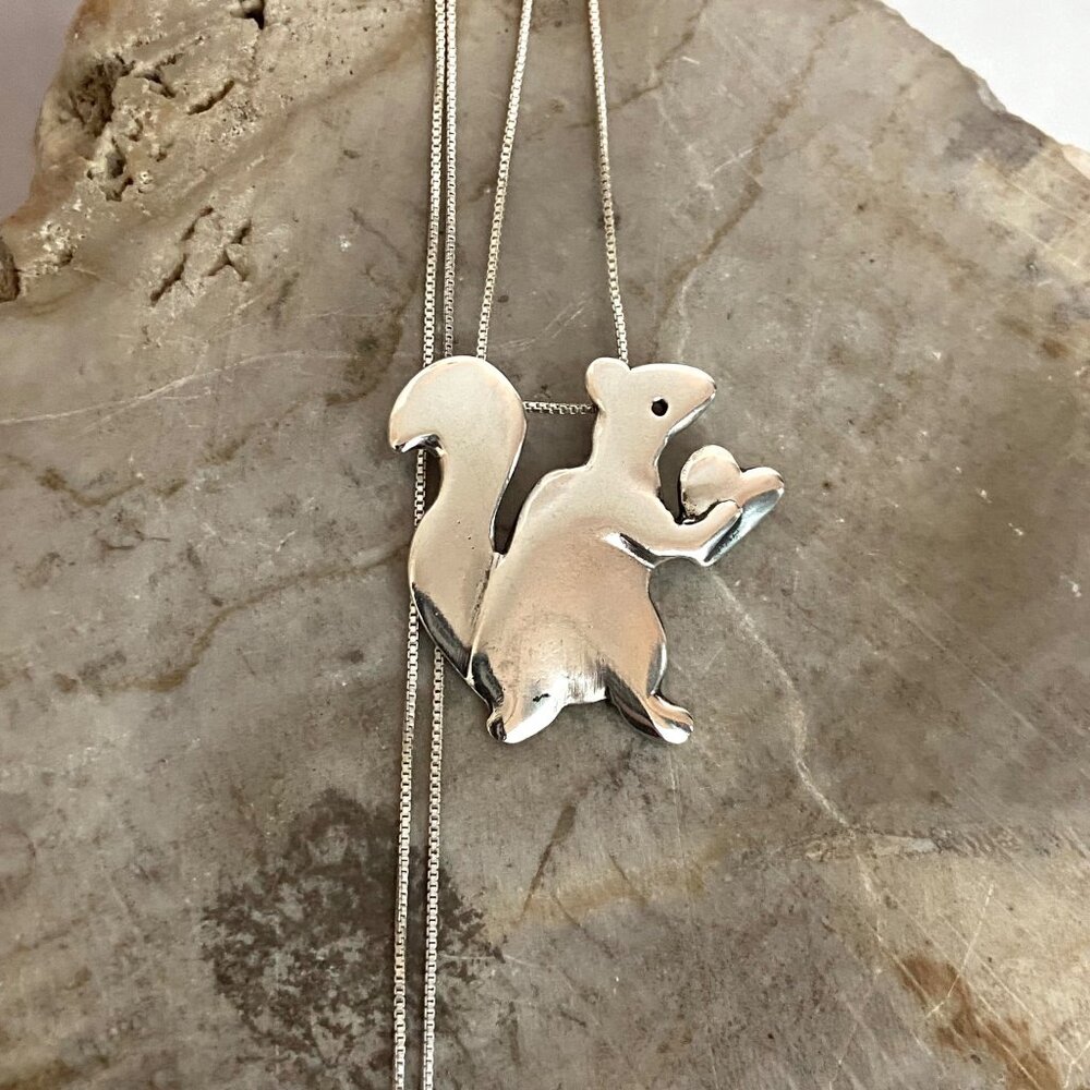 Sterling Silver 925 Figural Squirrel Holding Heart Pendant Necklace 18" Chain